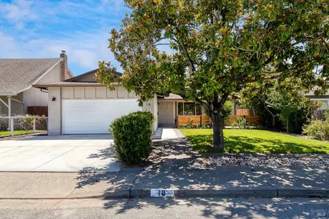 18 Eastside Cir, Petaluma, CA 94954