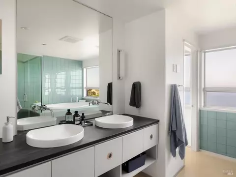 Bath - 116 Sugarloaf Dr, Tiburon, CA 94920 photo 1 of 3