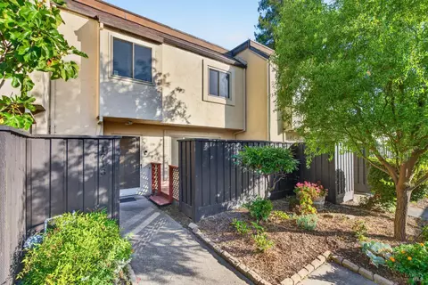 1713 Las Pravadas Ct, Santa Rosa, CA 95409