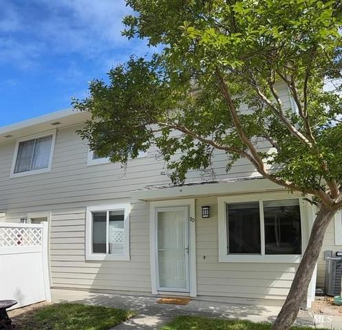 70 Los Padres Cir, Novato, CA 94947
