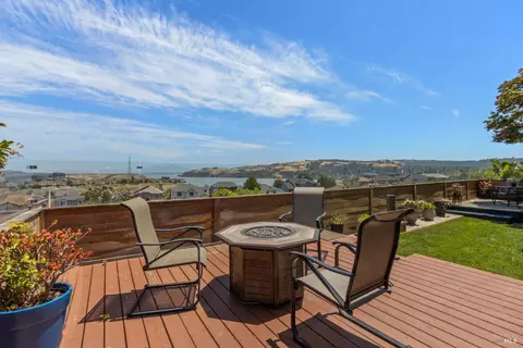 Exterior - 114 Clearview Dr, Vallejo, CA 94591 photo 5 of 10