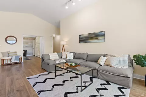 Living - 114 Clearview Dr, Vallejo, CA 94591 photo 3 of 5