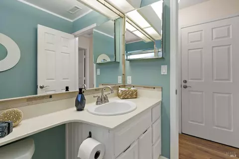 Bath - 114 Clearview Dr, Vallejo, CA 94591 photo 4 of 4