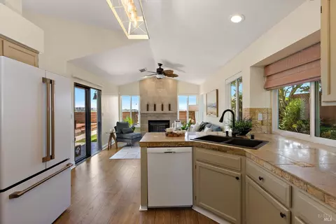 Kitchen - 114 Clearview Dr, Vallejo, CA 94591 photo 4 of 4