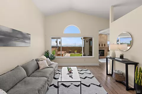 Living - 114 Clearview Dr, Vallejo, CA 94591 photo 2 of 5