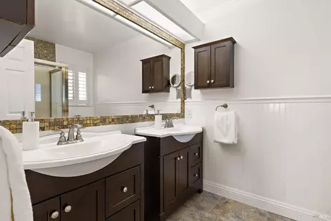 Bath - 114 Clearview Dr, Vallejo, CA 94591 photo 1 of 4