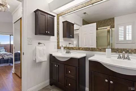Bath - 114 Clearview Dr, Vallejo, CA 94591 photo 2 of 4
