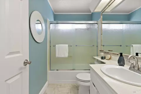Bath - 114 Clearview Dr, Vallejo, CA 94591 photo 3 of 4