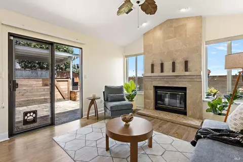 Living - 114 Clearview Dr, Vallejo, CA 94591 photo 5 of 5