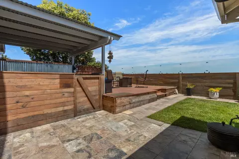 Exterior - 114 Clearview Dr, Vallejo, CA 94591 photo 6 of 10