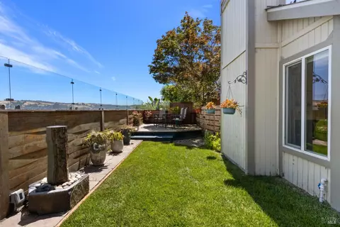 Exterior - 114 Clearview Dr, Vallejo, CA 94591 photo 8 of 10