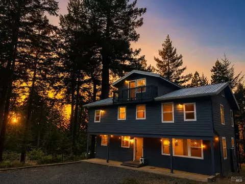 44000 Iversen Rd, Gualala, CA 95445