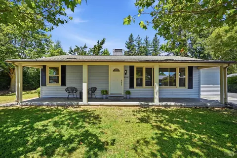 4941 Hansen Dr, Santa Rosa, CA 95409