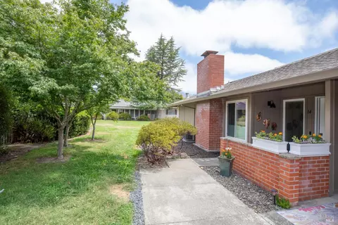 14 Woodgreen St, Santa Rosa, CA 95409
