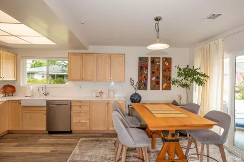 14 Woodgreen St, Santa Rosa, CA 95409
