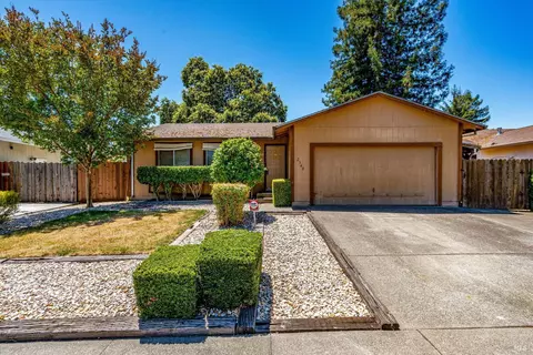 2340 Donna Maria Way, Santa Rosa, CA 95403