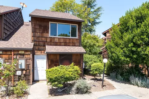1484 Parkway Dr, Rohnert Park, CA 94928