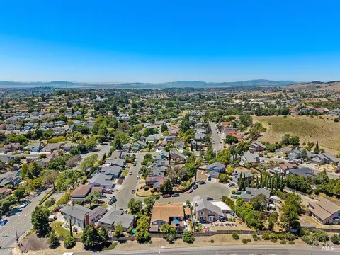 View/Area - 143 Royal Ct, Vallejo, CA 94591 photo 3 of 4