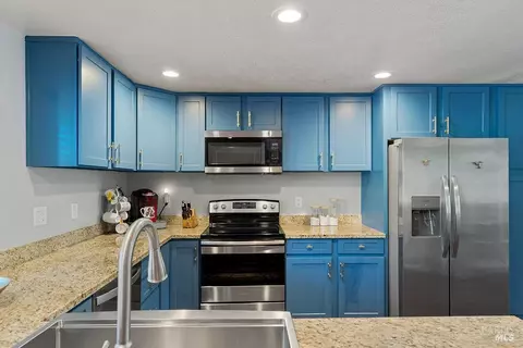 Kitchen - 143 Royal Ct, Vallejo, CA 94591 photo 3 of 5