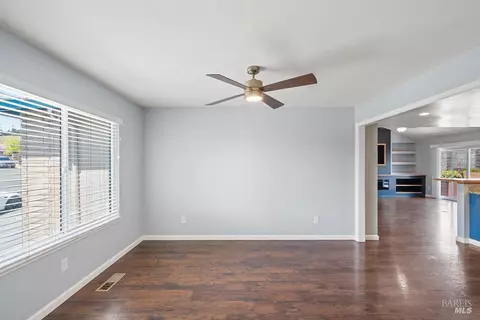 Living - 143 Royal Ct, Vallejo, CA 94591 photo 4 of 8