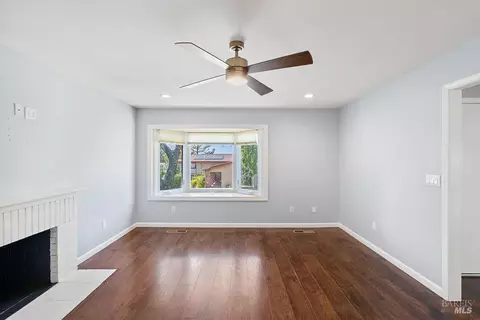 Living - 143 Royal Ct, Vallejo, CA 94591 photo 2 of 8