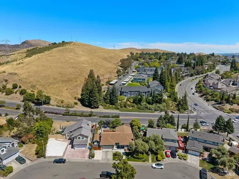 View/Area - 143 Royal Ct, Vallejo, CA 94591 photo 2 of 4