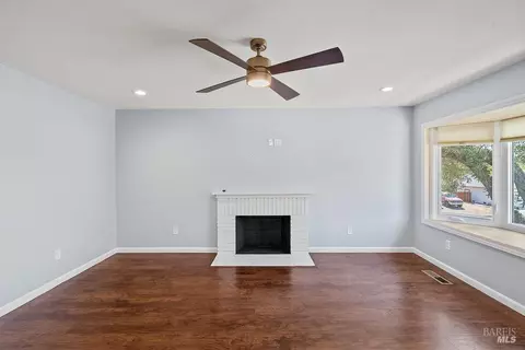 Living - 143 Royal Ct, Vallejo, CA 94591 photo 1 of 8