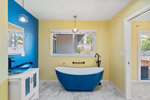 Bath - 143 Royal Ct, Vallejo, CA 94591 photo 3 of 8