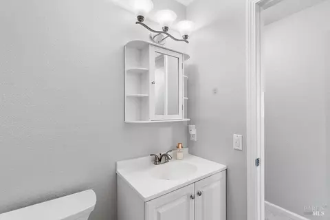 Bath - 143 Royal Ct, Vallejo, CA 94591 photo 2 of 8