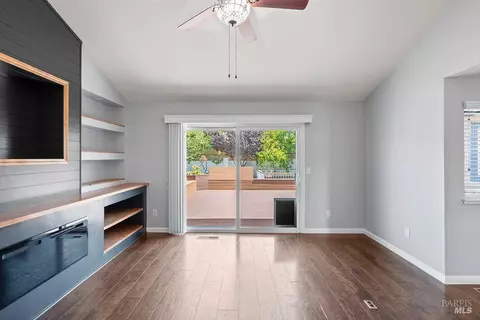 Living - 143 Royal Ct, Vallejo, CA 94591 photo 7 of 8