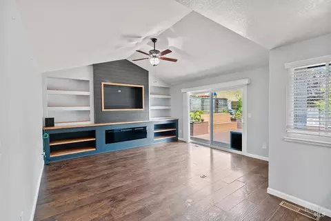 Living - 143 Royal Ct, Vallejo, CA 94591 photo 6 of 8