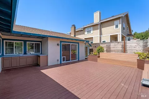Exterior - 143 Royal Ct, Vallejo, CA 94591 photo 5 of 15