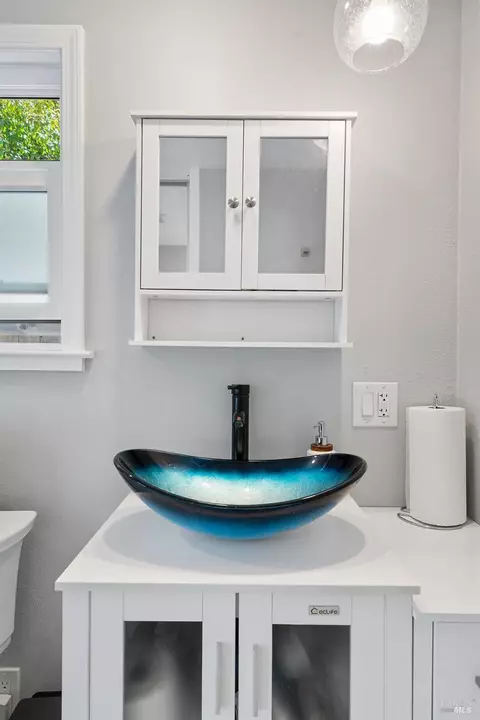 Bath - 143 Royal Ct, Vallejo, CA 94591 photo 6 of 8