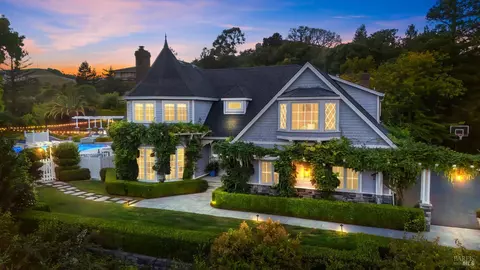 25 Saddle Ln, Novato, CA 94947