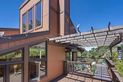 Exterior - 26807 Oak Knoll Ter, Cloverdale, CA 95425 photo 3 of 6