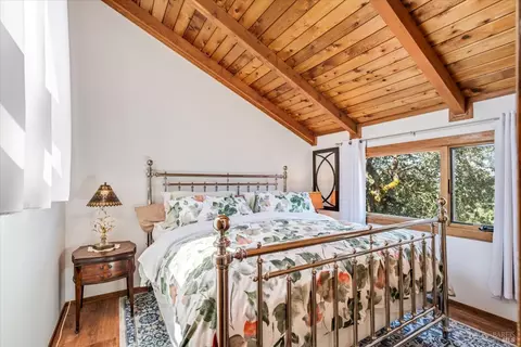 Bedroom - 26807 Oak Knoll Ter, Cloverdale, CA 95425 photo 2 of 2