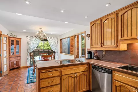 Kitchen - 26807 Oak Knoll Ter, Cloverdale, CA 95425 photo 2 of 2