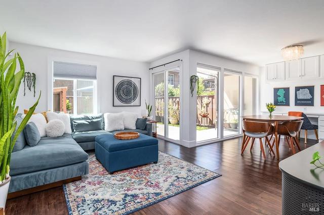 82 Surrey Ln, San Rafael, CA 94903