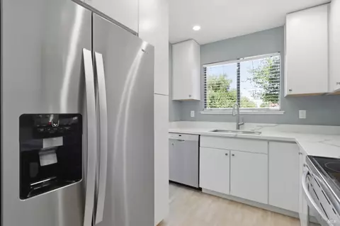 8 Lakeview Ct, Novato, CA 94947