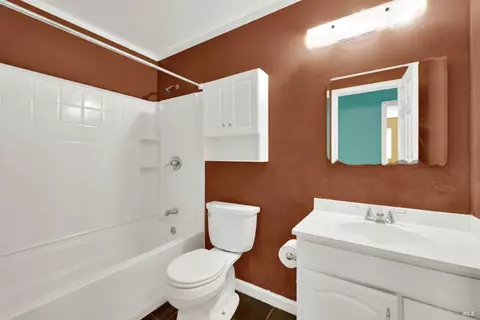 Bath - 2247 Older Pl, Fairfield, CA 94533 photo 3 of 3