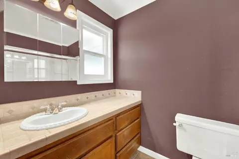 Bath - 2247 Older Pl, Fairfield, CA 94533 photo 1 of 3