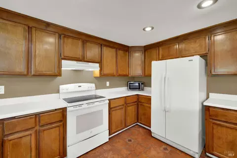 Kitchen - 2247 Older Pl, Fairfield, CA 94533 photo 3 of 5