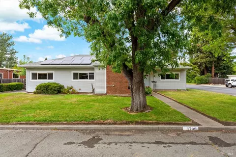 1700 Sierra Ave, Napa, CA 94558