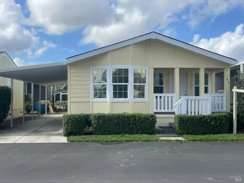 93 Candlewood Dr, Petaluma, CA 94952
