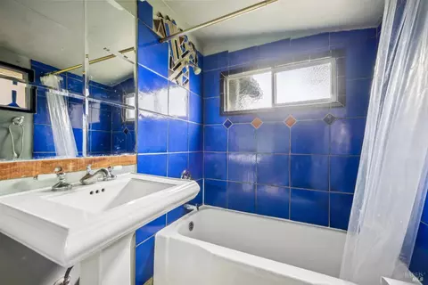 Bath - 440 Panoramic Hwy, Mill Valley, CA 94941 photo 1 of 1