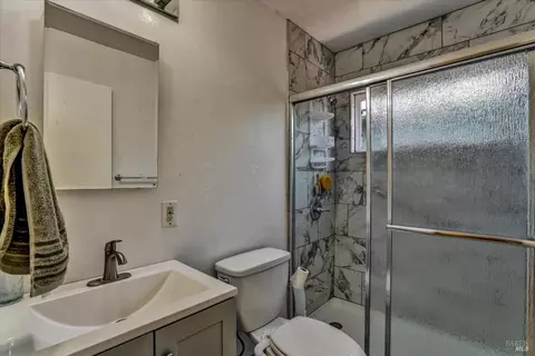 Bath - 113 Parkwood Dr, Vallejo, CA 94591 photo 2 of 2