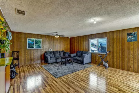 Living - 113 Parkwood Dr, Vallejo, CA 94591 photo 4 of 5