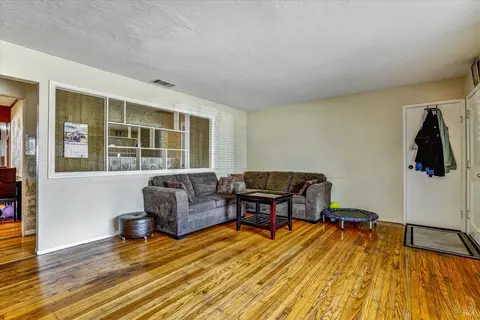 Living - 113 Parkwood Dr, Vallejo, CA 94591 photo 2 of 5