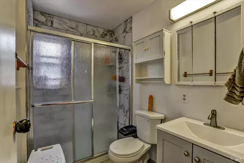 Bath - 113 Parkwood Dr, Vallejo, CA 94591 photo 1 of 2