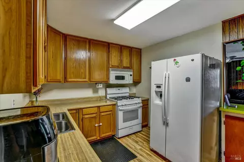 Kitchen - 113 Parkwood Dr, Vallejo, CA 94591 photo 4 of 4